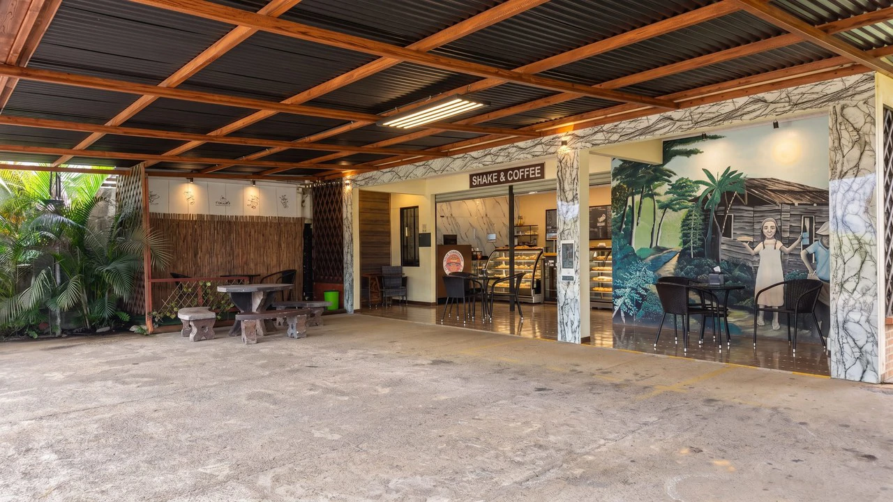 Countryside Strip Center Unit For Sale in Centro de Pérez Zeledón