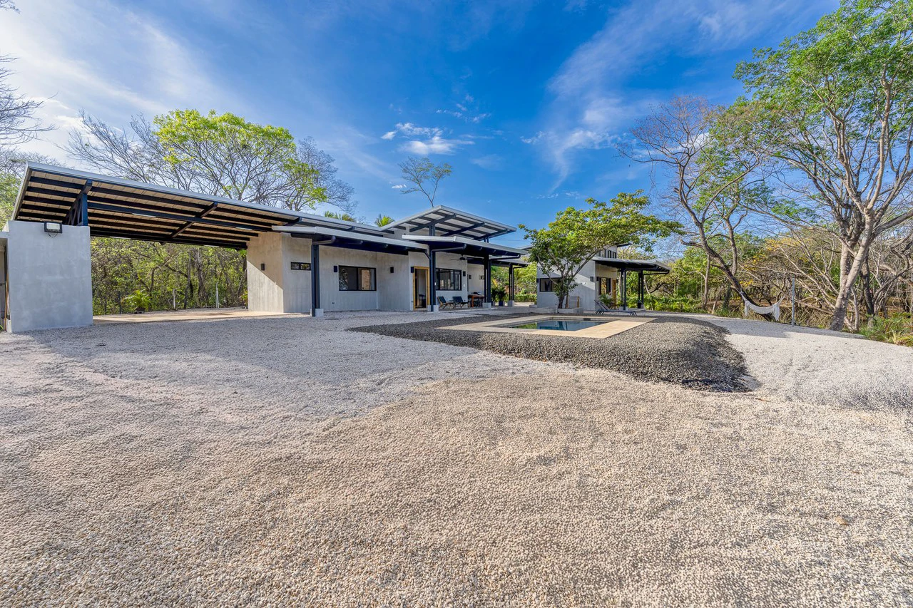 Casa Serena: Modern Villa with Pool and Guest House - Gallery image 3