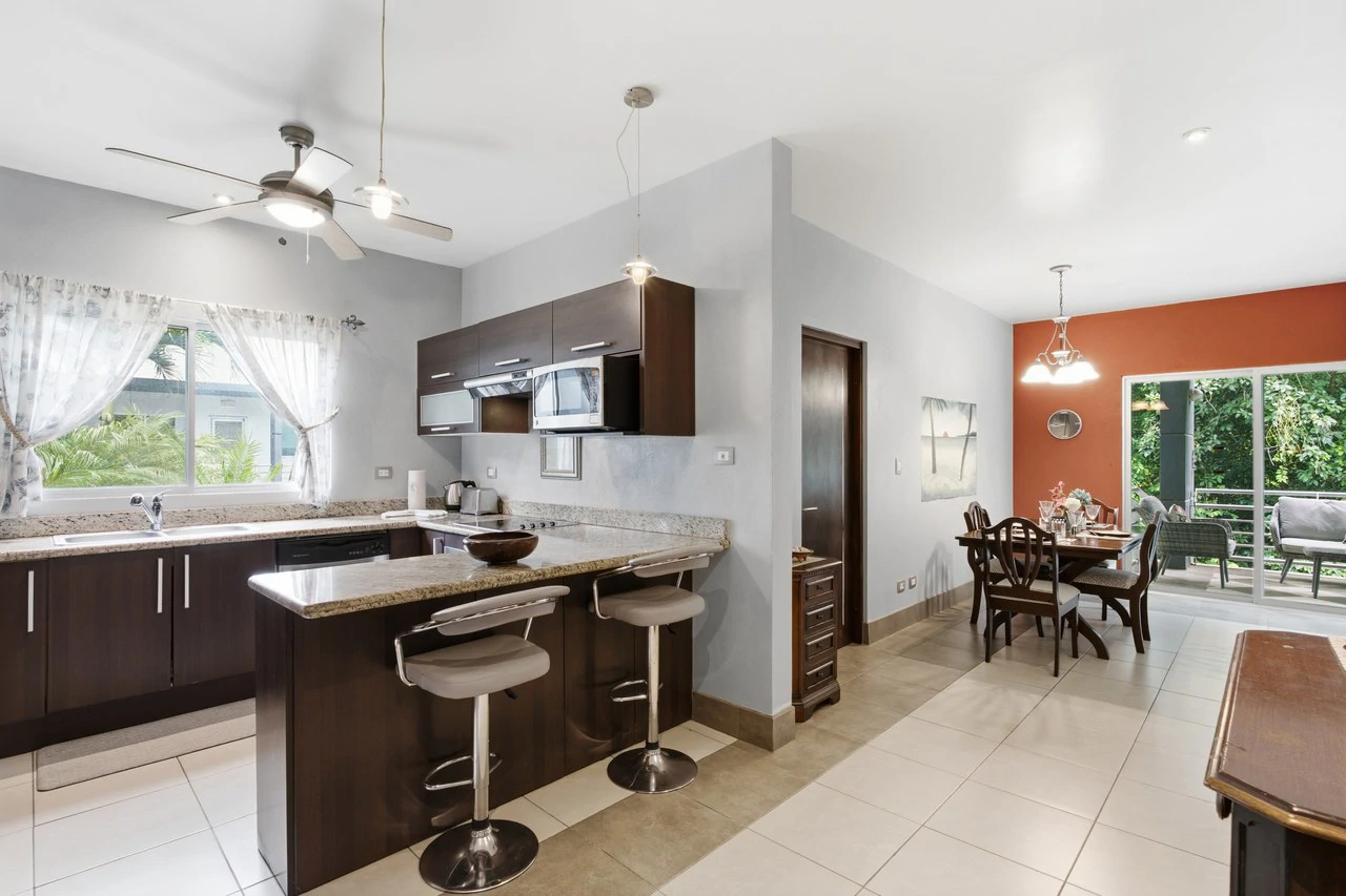 Casa Blanca #8: Spacious 3-Bedroom Condo in Surfside Estates Near Playa Potrero Beach - Gallery image 5