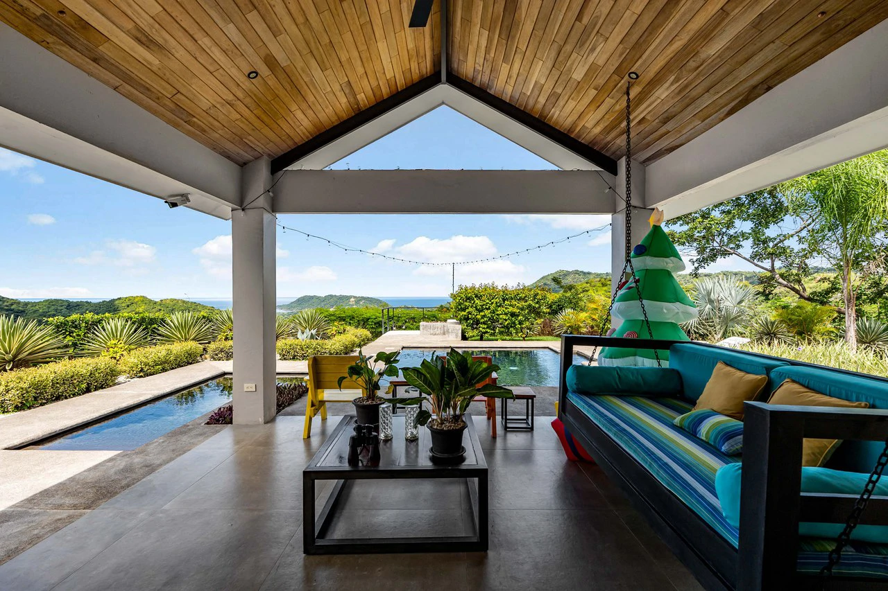 Casa Arcadia: Ocean-View Home with Two Income-Producing Studios - Gallery image 8
