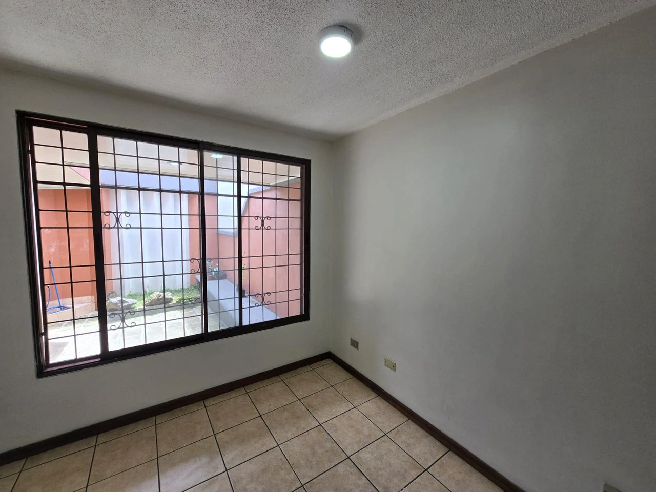 LARGE HOUSE FOR SALE IN MERCEDES NORTE, HEREDIA - Gallery image 7