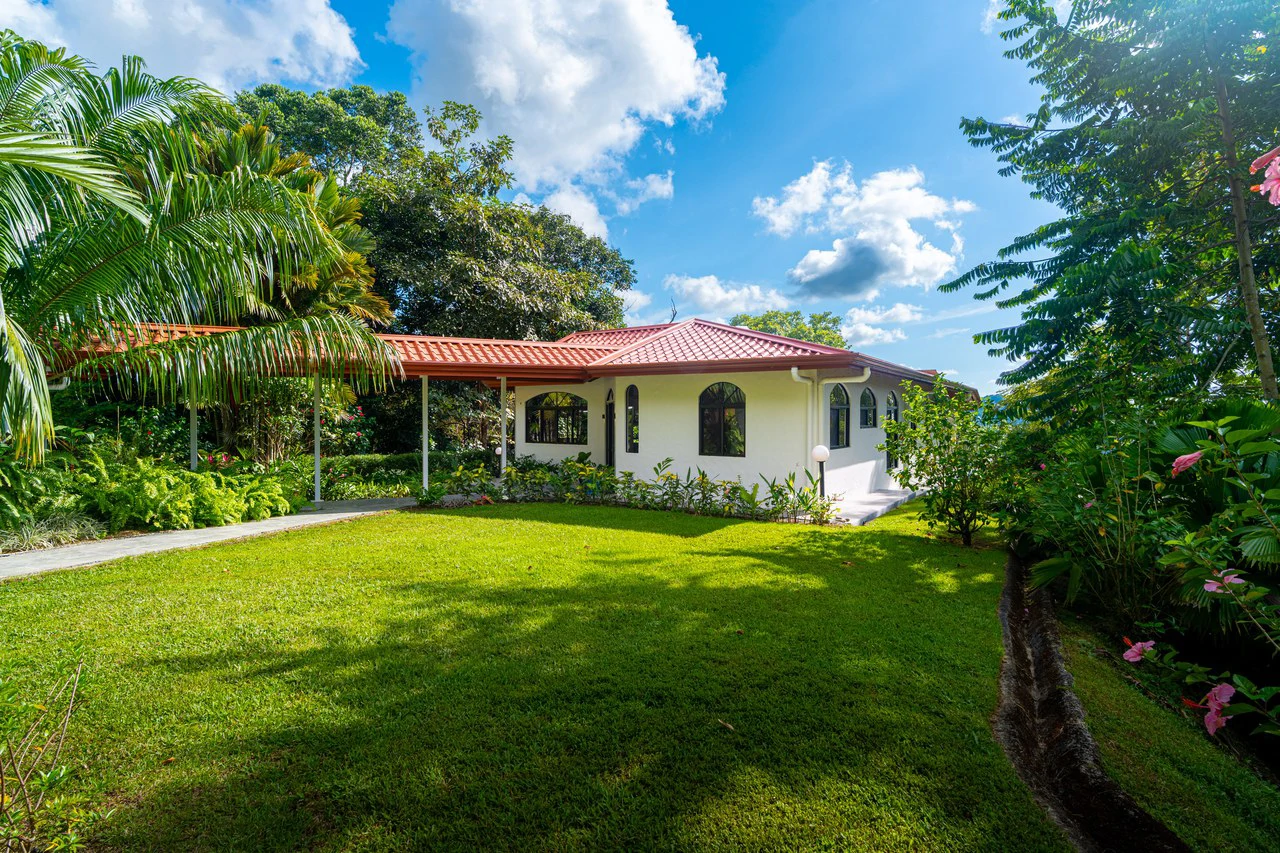 Villa Allamanda: Privacy Galore, Ocean, Jungle and Mountain Views - Gallery image 26