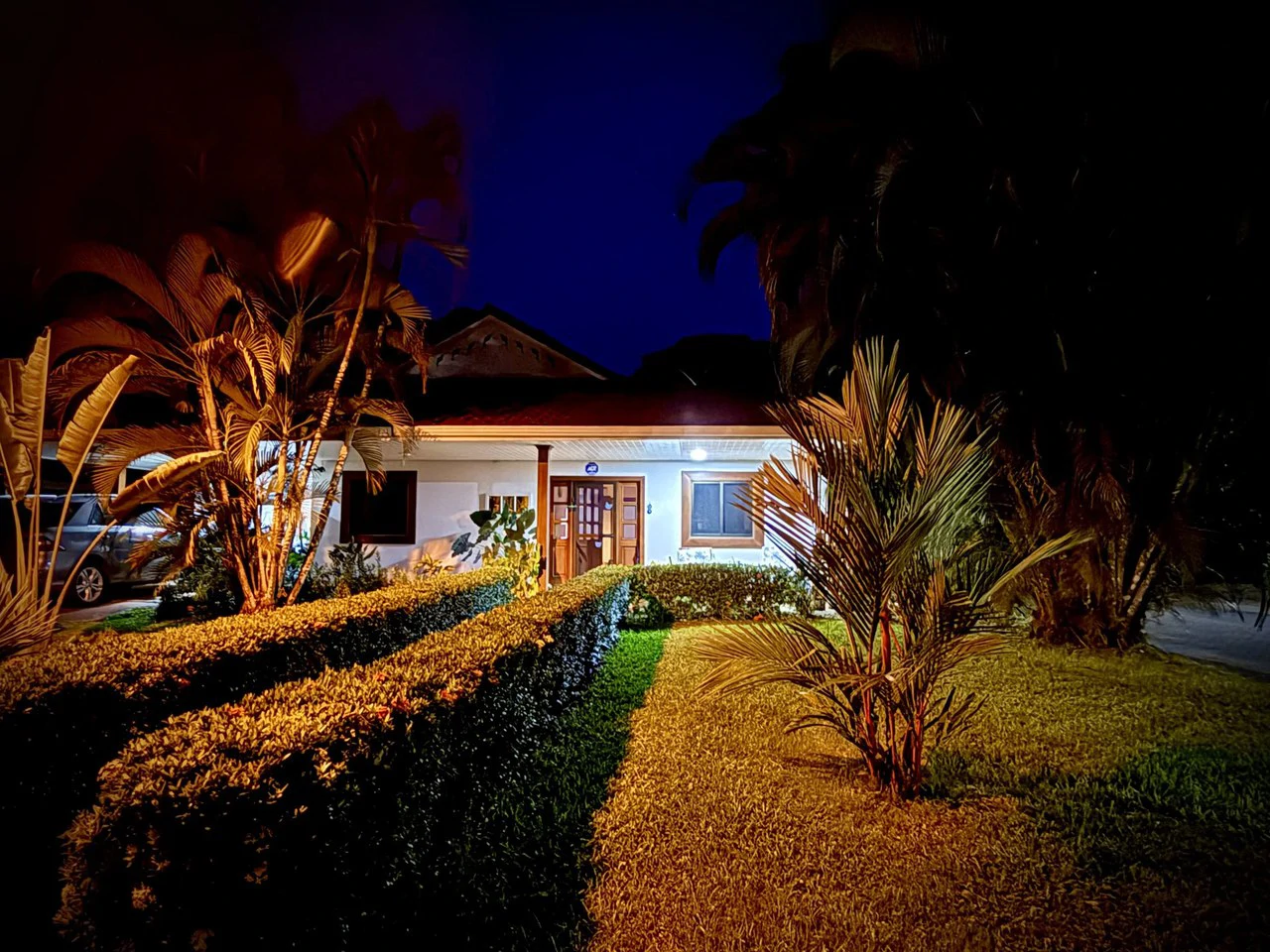 Tropical Villa 519: $629,950 USD Gated Los Delfines Golf & Country Club Beachfront Village. 5 min walk to Swimming beach in Bahia Ballena on the Southern Nicoya Penisula - Gallery image 17