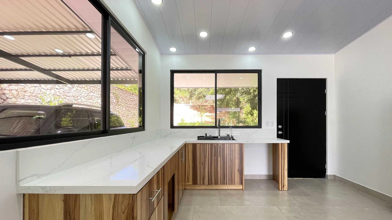 New Home for Sale in Atenas, Costa Rica with Private Pool and Tropical Surroundings - Gallery image 12