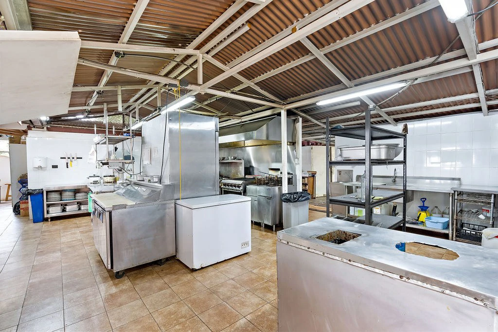 Beachfront Restaurant: Titled Beachfront Land Included in Sale!  Great Business Opportunity! - Gallery image 5
