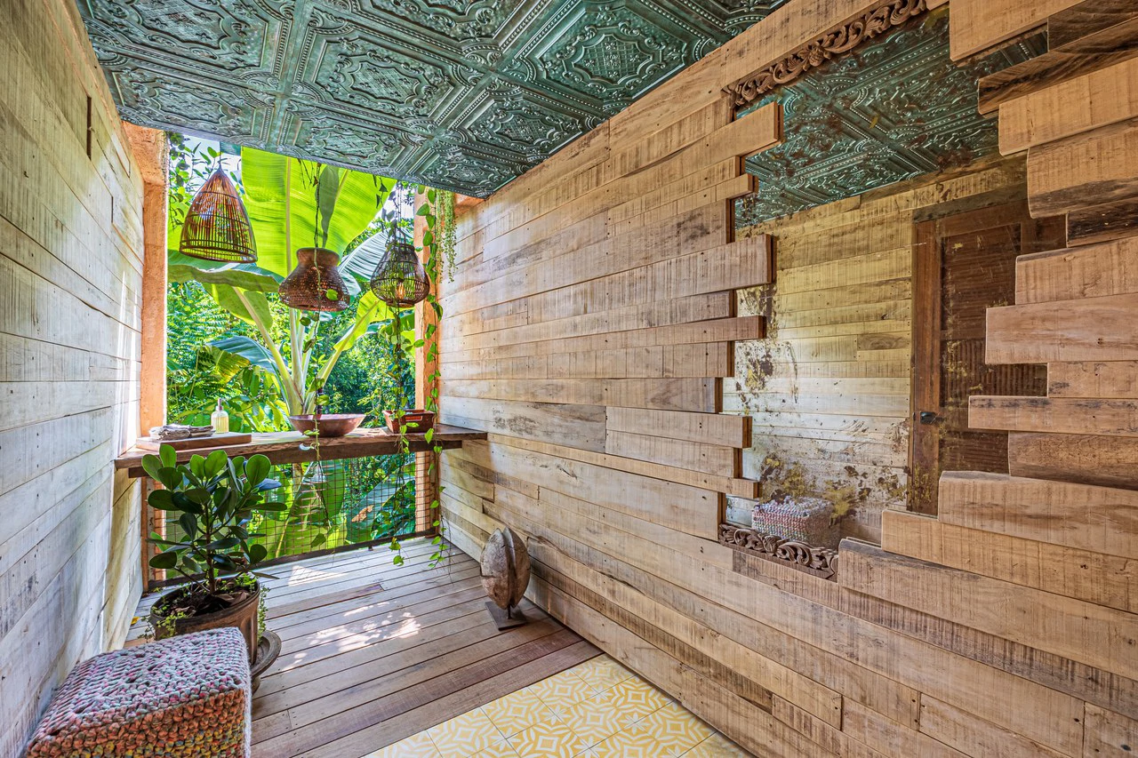 2.56 ACRES – 3 Bedroom Artistic Architectural Masterpiece, Recording Studio, Ocean View, Pool, 1 Bedroom Guest House!!! - Gallery image 41