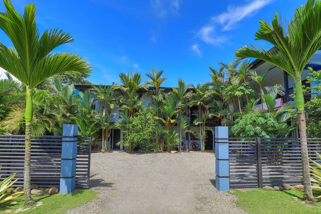 Apartment Hotel with Owners Suite, Fantastic Oportunity for Hostel in Uvita