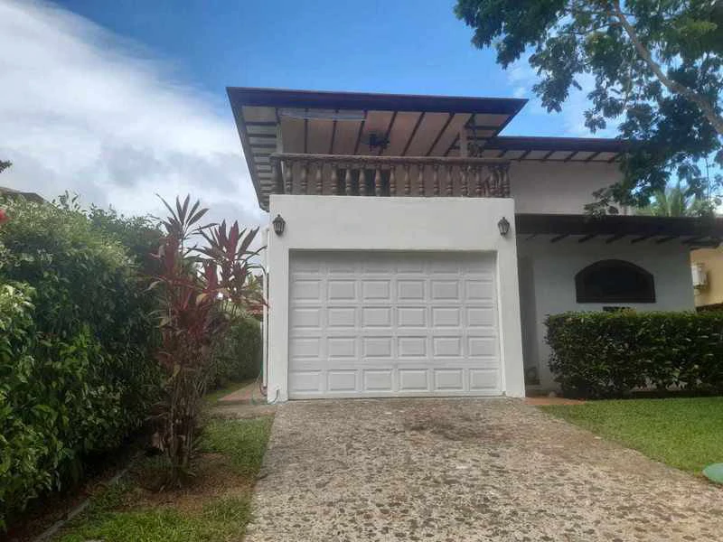 Casa Tropical Breezes: Walk to the Beach from a Secure Gated Community in Bejuco!