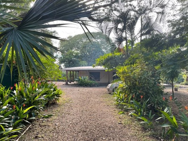 Terreno de 2,600 metros con dos casas: House in Belen, Guanacaste