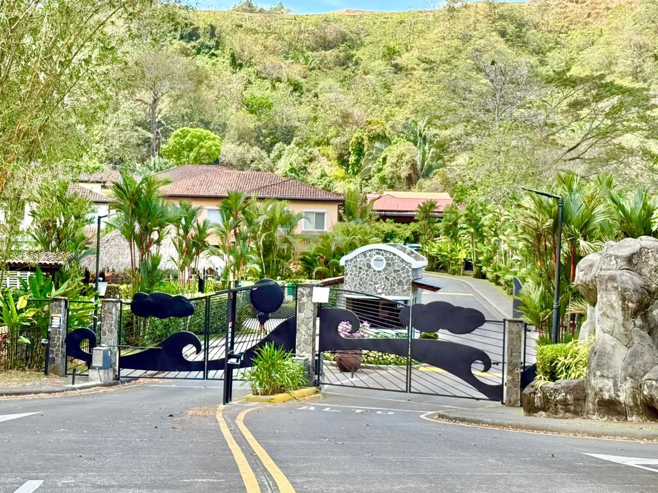 Home in Gated Community Las Nubes - Gallery image 25