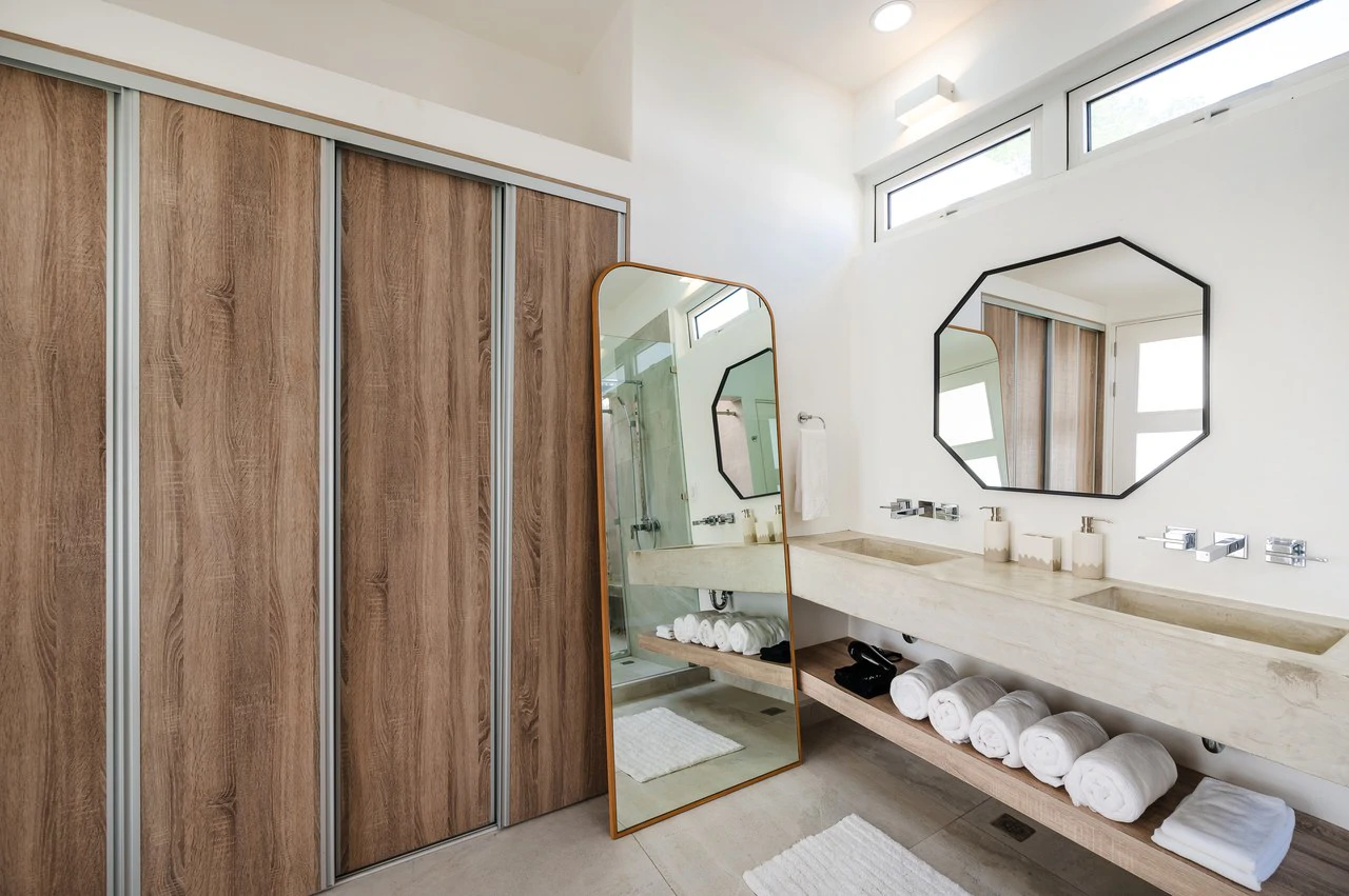 The Enclave: Ultra-Modern 5 Bedroom Villa Located Minutes From the Beach! - Gallery image 21
