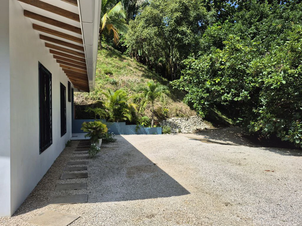 Casa Amapola: PRICE REDUCTION - Turnkey Modern Home with Pool in a Serene Tropical Setting, very close to Samara - Gallery image 28