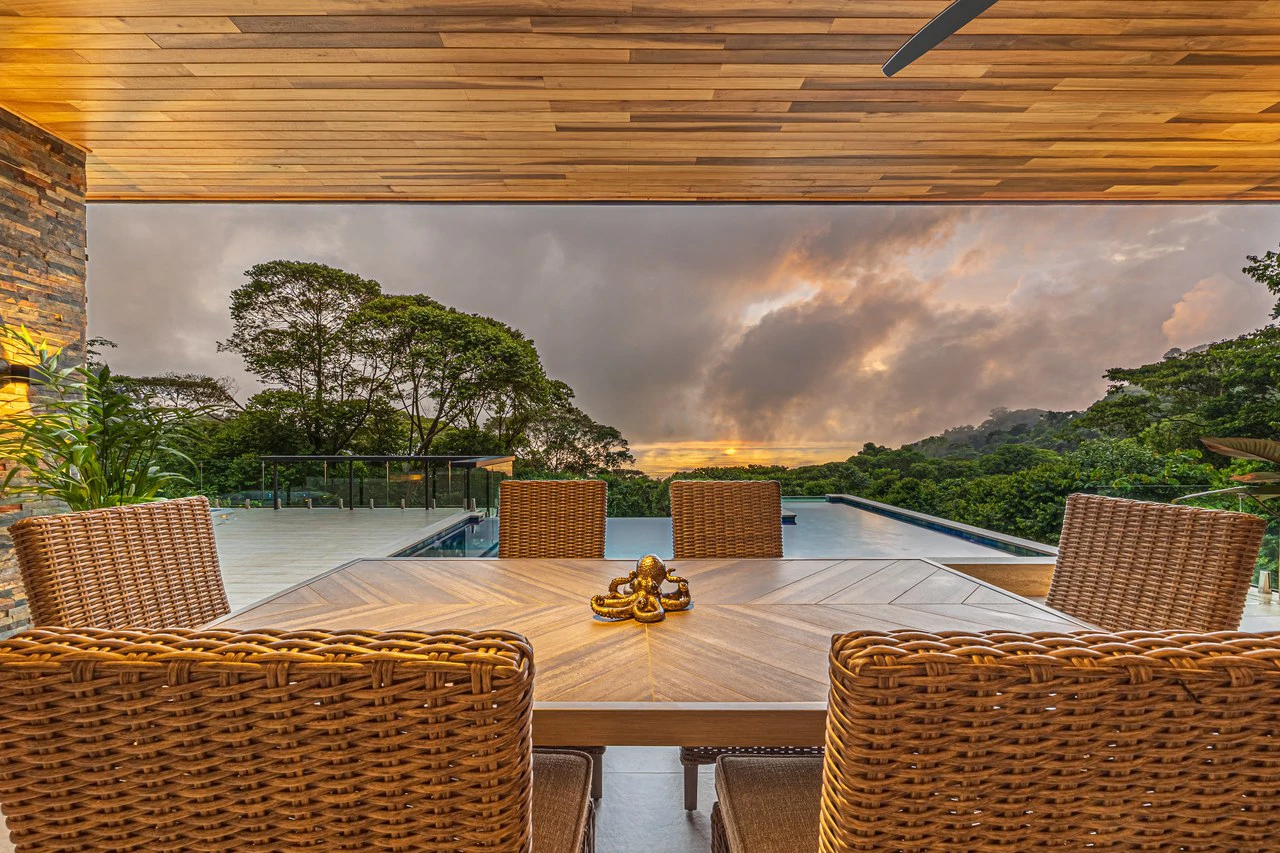Casa Koules: Architectural 5-Bedroom Oceanview Estate in Prestigious Costa Verde Estates - Gallery image 6