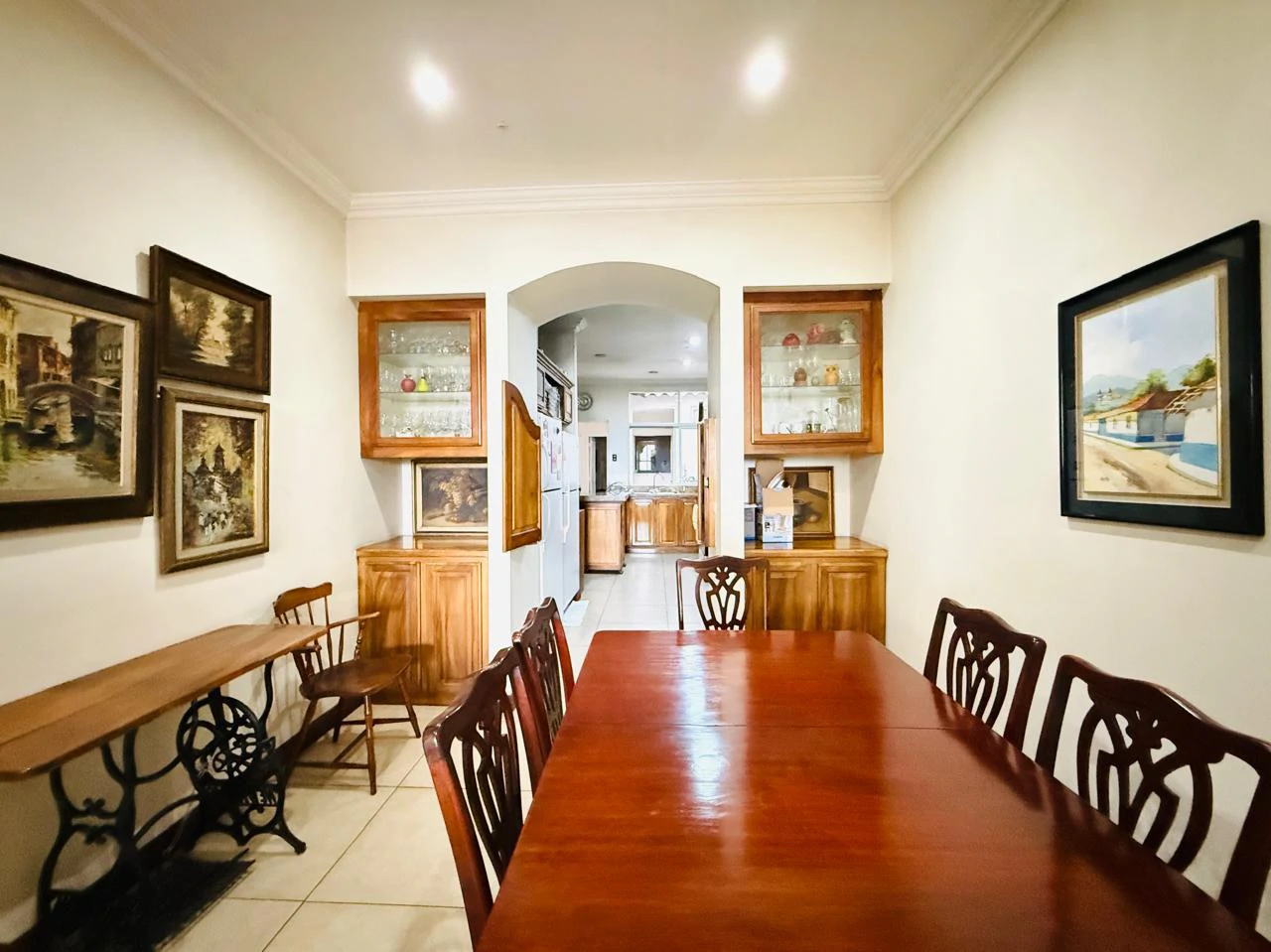 Mixed-Use House for Offices Retail Spaces or Medical Offices for Sale in San José Costa Rica - Gallery image 16
