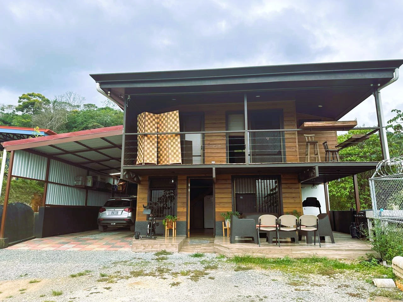 Mountain and Countryside House For Sale in Daniel Flores