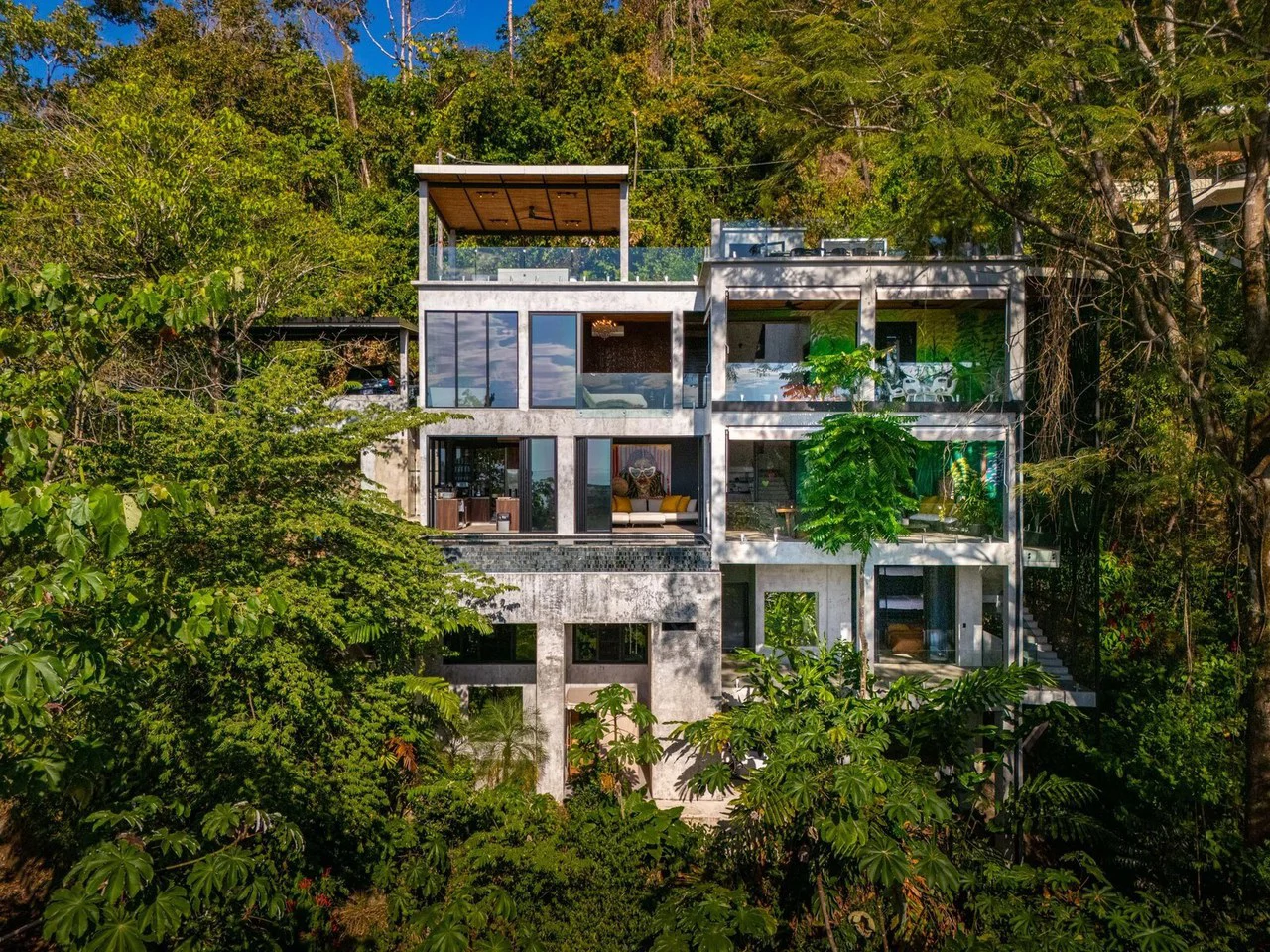 Casa Moon Diablo: Iconic Ocean View Luxury Estate with Infinity Pool, Rooftop Patio, Gym & Sauna in Manuel Antonio