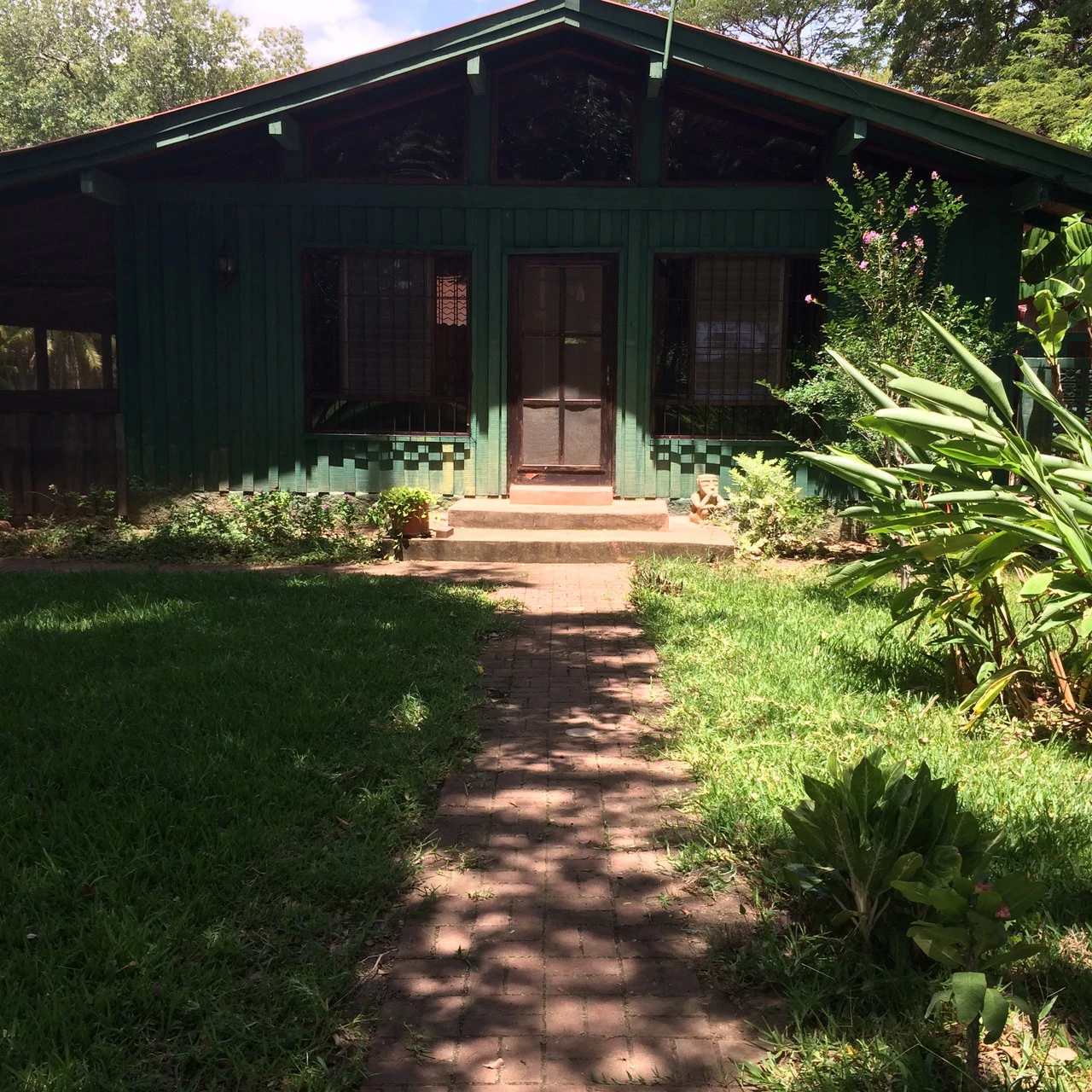 COUNTRY SIDE HOUSE: Country house close to the center of Liberia