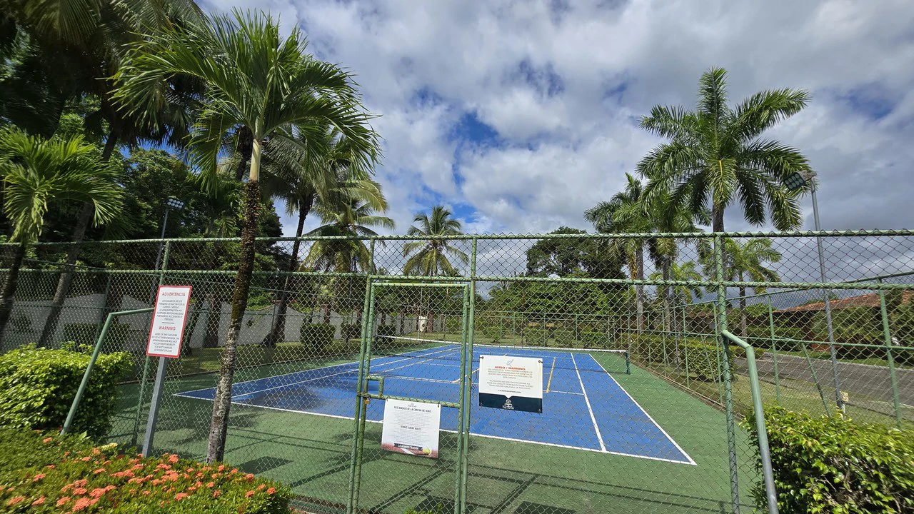Casa Tropical: Best entry into highly sought after community! - Gallery image 5