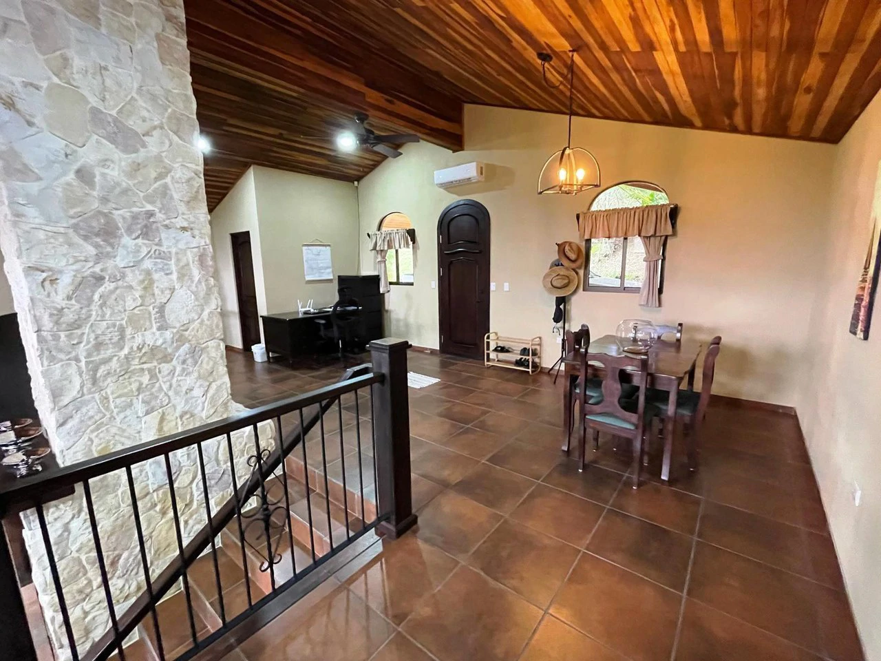 VILLA CANASOL : Lake View Home with Pool, Garage and Workshop - Gallery image 24