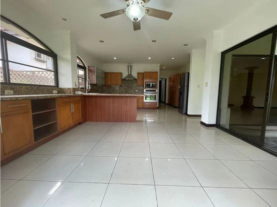 Stunning two-story house in exclusive condominiums in Santa Ana - Gallery image 5