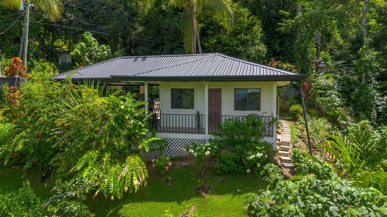 6.45 ACRES – 3 Bedroom Luxury Ocean View Home Surrounded By Vibrant Rainforest And Wildlife!!! - photo 13