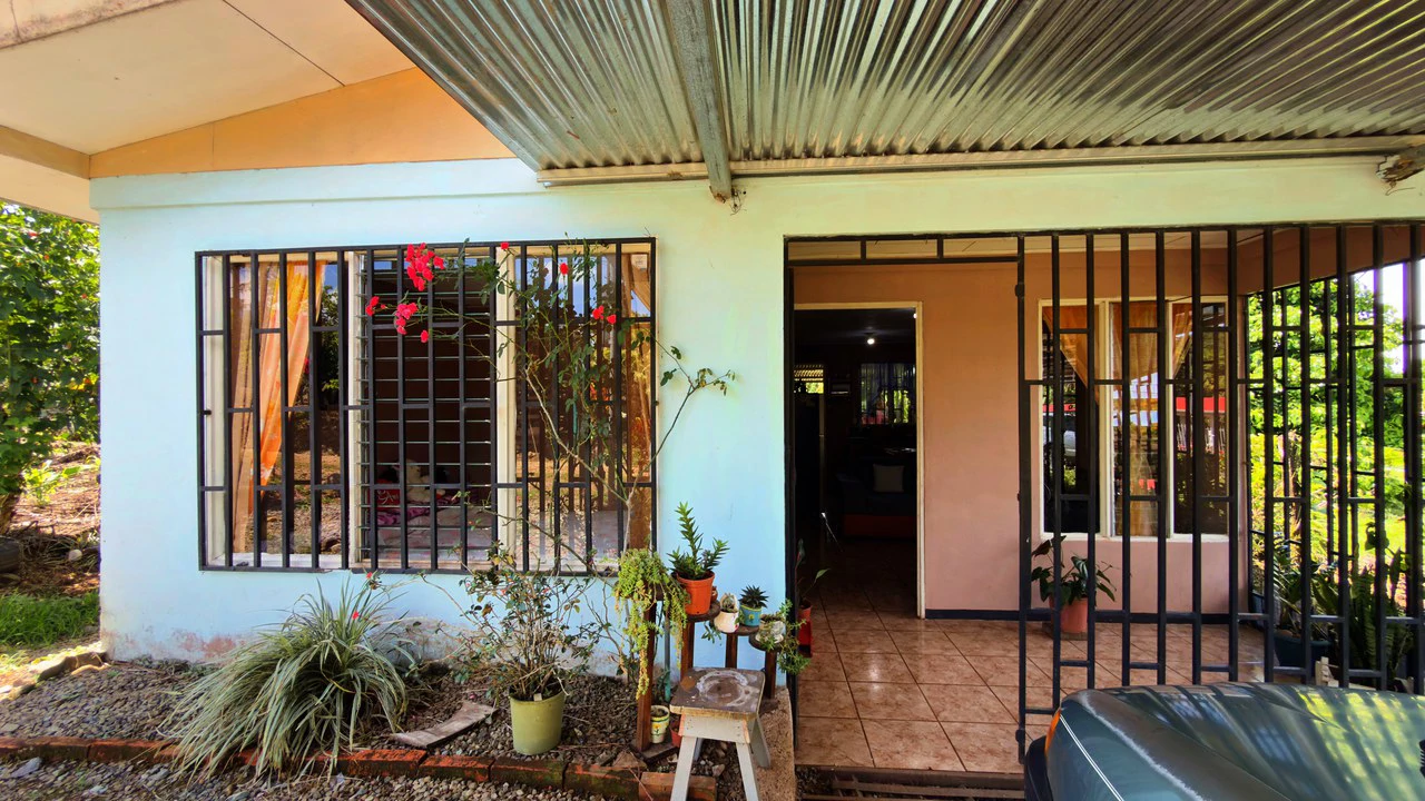 RURAL HOME IN PEACEFUL ENVIRONMENT AT PLAYA VERDE, SANTA ELENA 206 SQM LOT - Gallery image 3