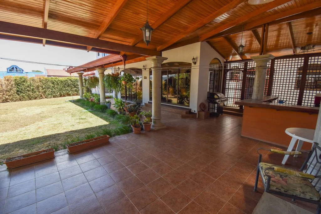 House For Sale in San Rafael - Gallery image 11
