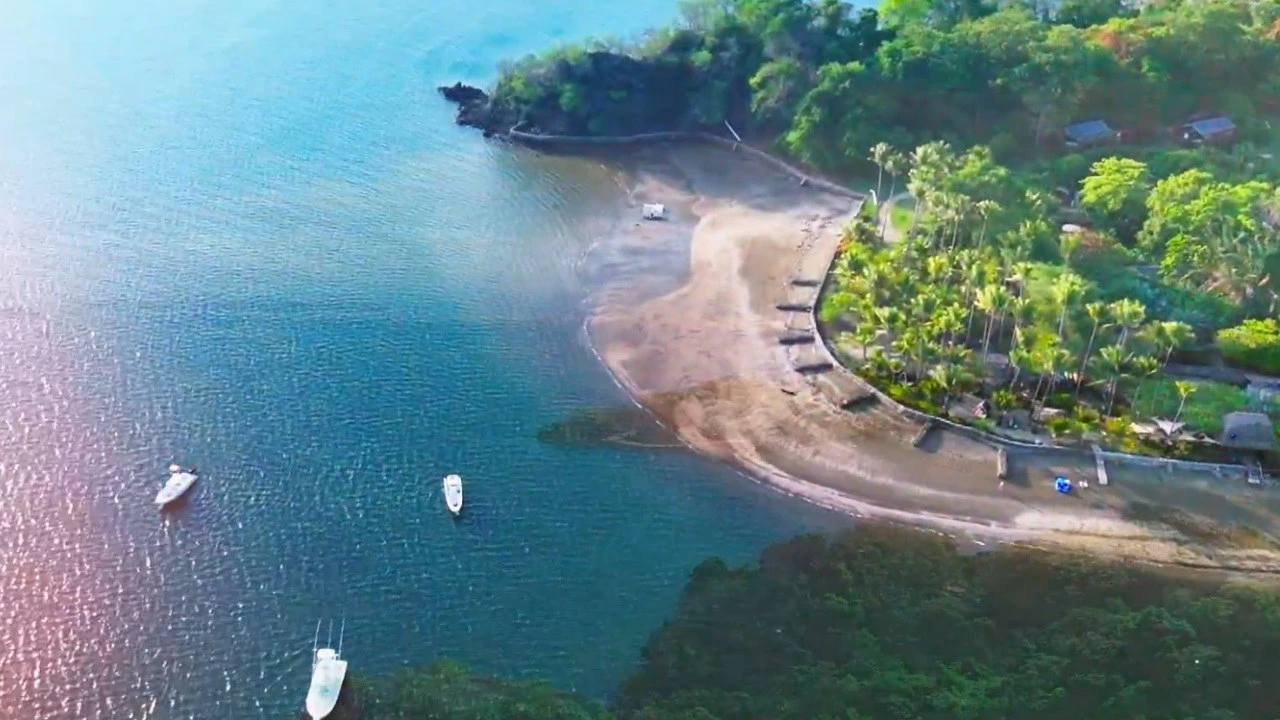 Colibri: Your Bespoke Dream Home with 3 Bedrooms, 3 Bathrooms, an Infinity Pool, and Breathtaking Ocean Views. Plus, a Separate 1 Bedroom, 1 Bathroom Guest House with a Kitchenette for Sale in Paquera - Gallery image 27