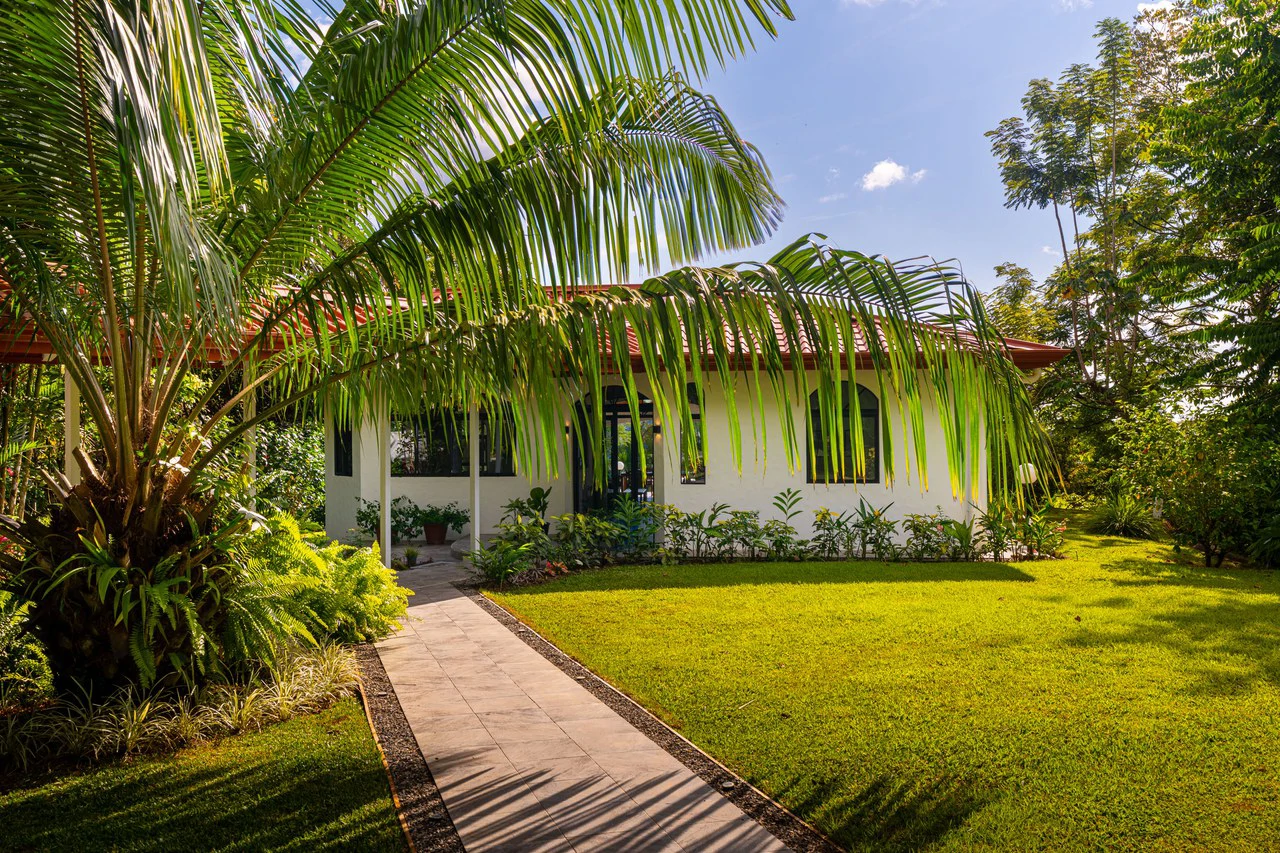 Villa Allamanda: Privacy Galore, Ocean, Jungle and Mountain Views - Gallery image 25