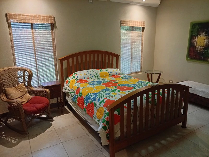 Amazing Home on Huge Lot Near the Beach - Gallery image 31