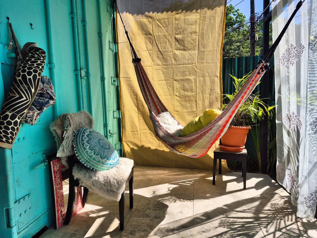 Casa Nomad: Affordable Beachside Living in Samara – Unique 2-bedroom Container home – Walking Distance To The Beach - Gallery image 4