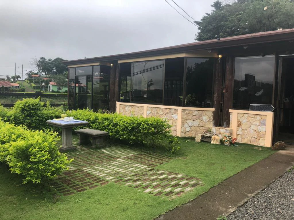 Beautiful Mountain Property for Sale in the Tourist Area of Miravalles, Currently Rented and Operating as a Restaurant – Excellent Investment Opportunity - Gallery image 3