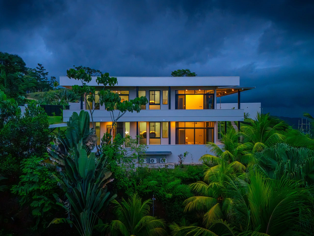Lion's Gate Sunset Estate - Gallery image 34