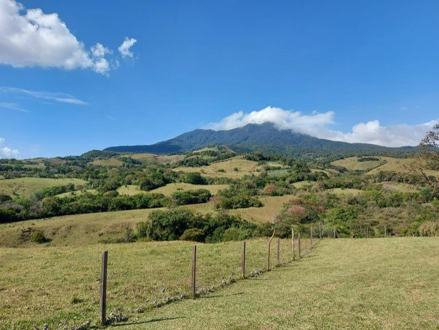 Warm Spring Mountain Property in a tropical landscape and antique wooden house,  50 minutes from Liberia city - Gallery image 28