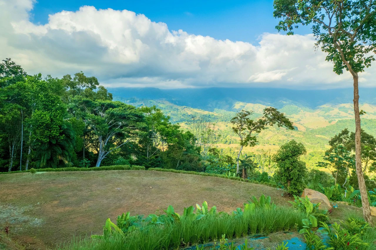 5.3 ACRES – Mountain And River View Land 20min To Dominical, Ready To Build, Legal Water, Electricity & Fiber Optics, Streams And Community Trails!!!! - Gallery image 3