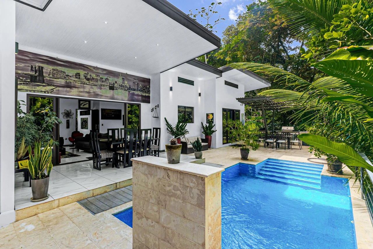 Charming 2 Bedroom Home + Studio located in heart of Uvita - photo 23