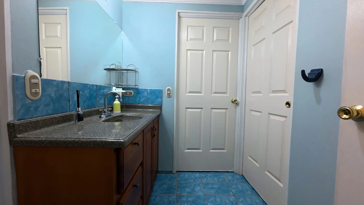 HOUSE FOR SALE, LOCATED IN THE CENTER OF PEREZ ZELEDON: Elegant and spacious turnkey house for sale in the center of Perez Zeledon - Gallery image 15