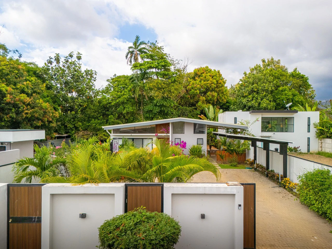 Casa Cola Ballena: Modern new construction, walk to the beach, Best in class location - Gallery image 2