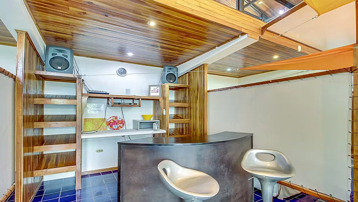 Manuel Antonio Villa: Manuel Antonio Villa with Subdividable Lot or Expansion - Gallery image 14