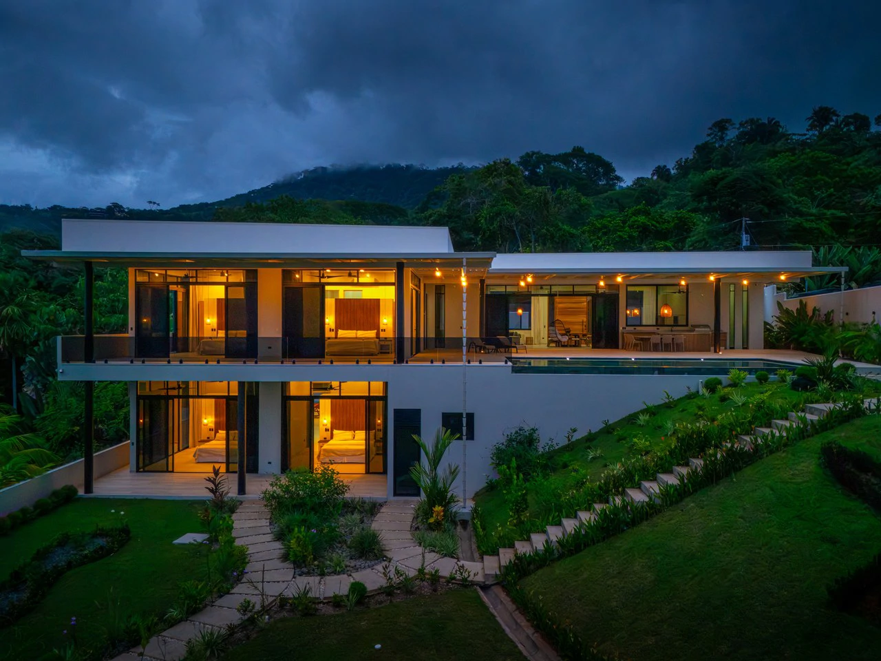 Lion's Gate Sunset Estate - Gallery image 29