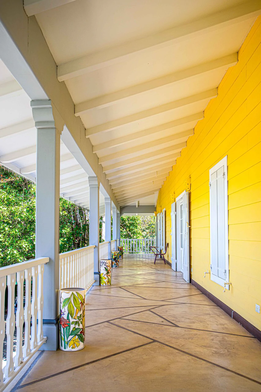 LUXURY PROPERTY HOUSE AND 5 APARTMENT SANTA ANA: Incredible property to live or invest. Ideal for single space. . This beautiful property measures 4857 m2 of lot with a street front of 23m2 and 432 m2 - Gallery image 32