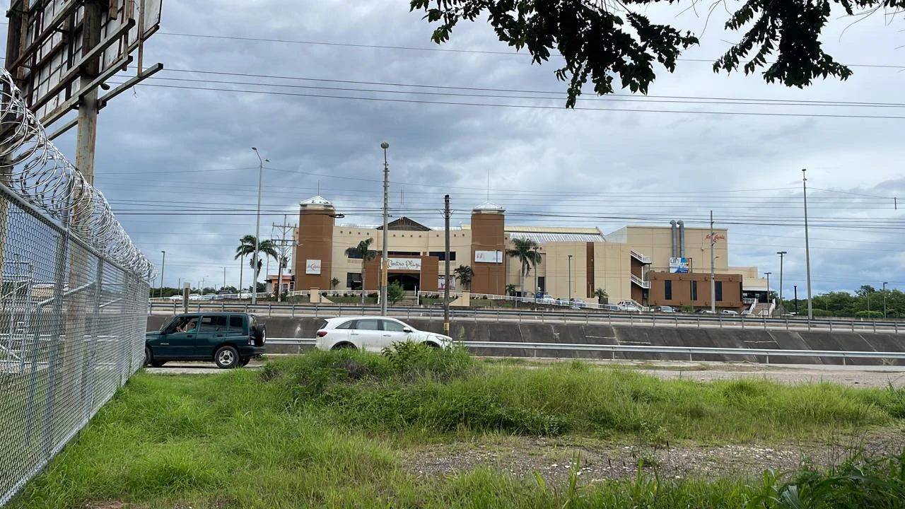Commercial property for sale in Liberia center in front of the Mall on the main Inter american highway # 1 - Gallery image 3