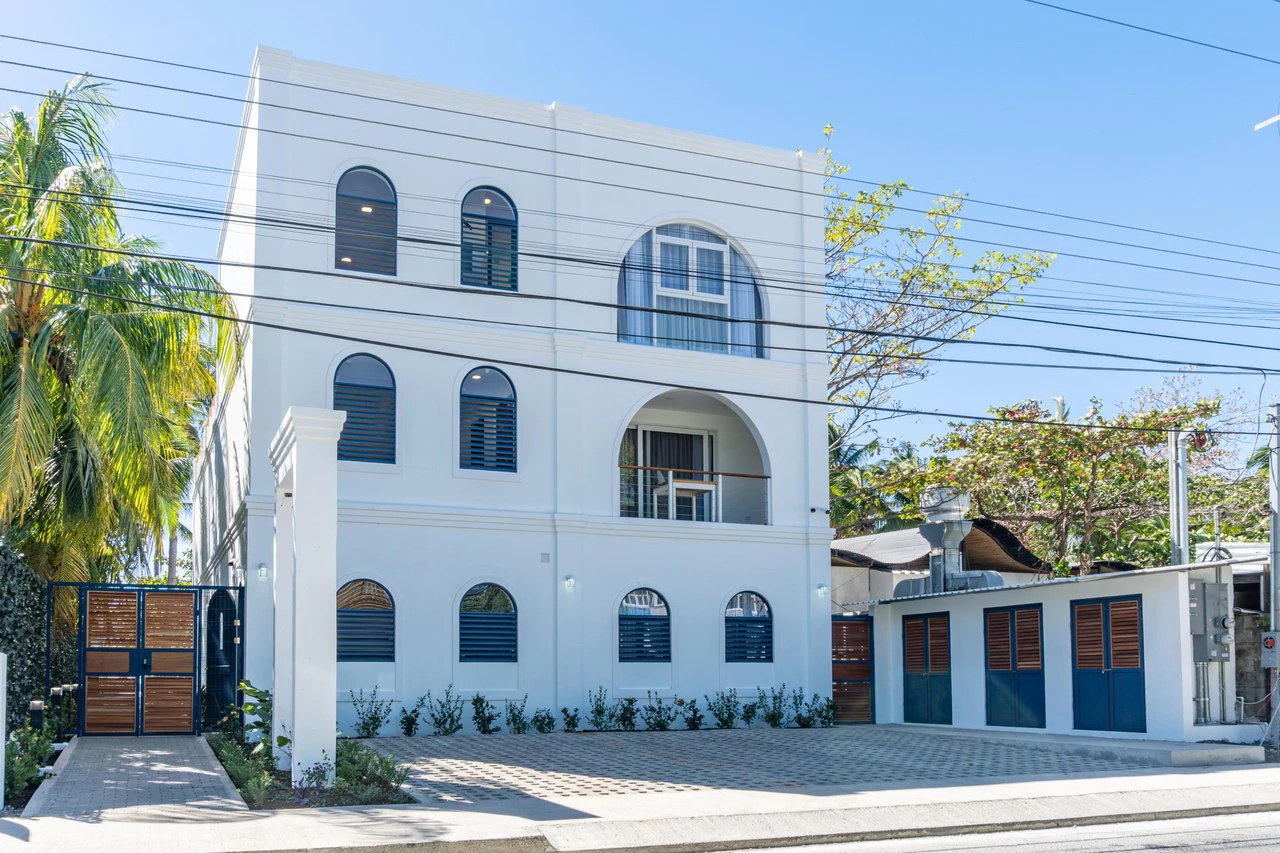 Beachfront Luxury Mixed Use Multi-Unit Residence - photo 2