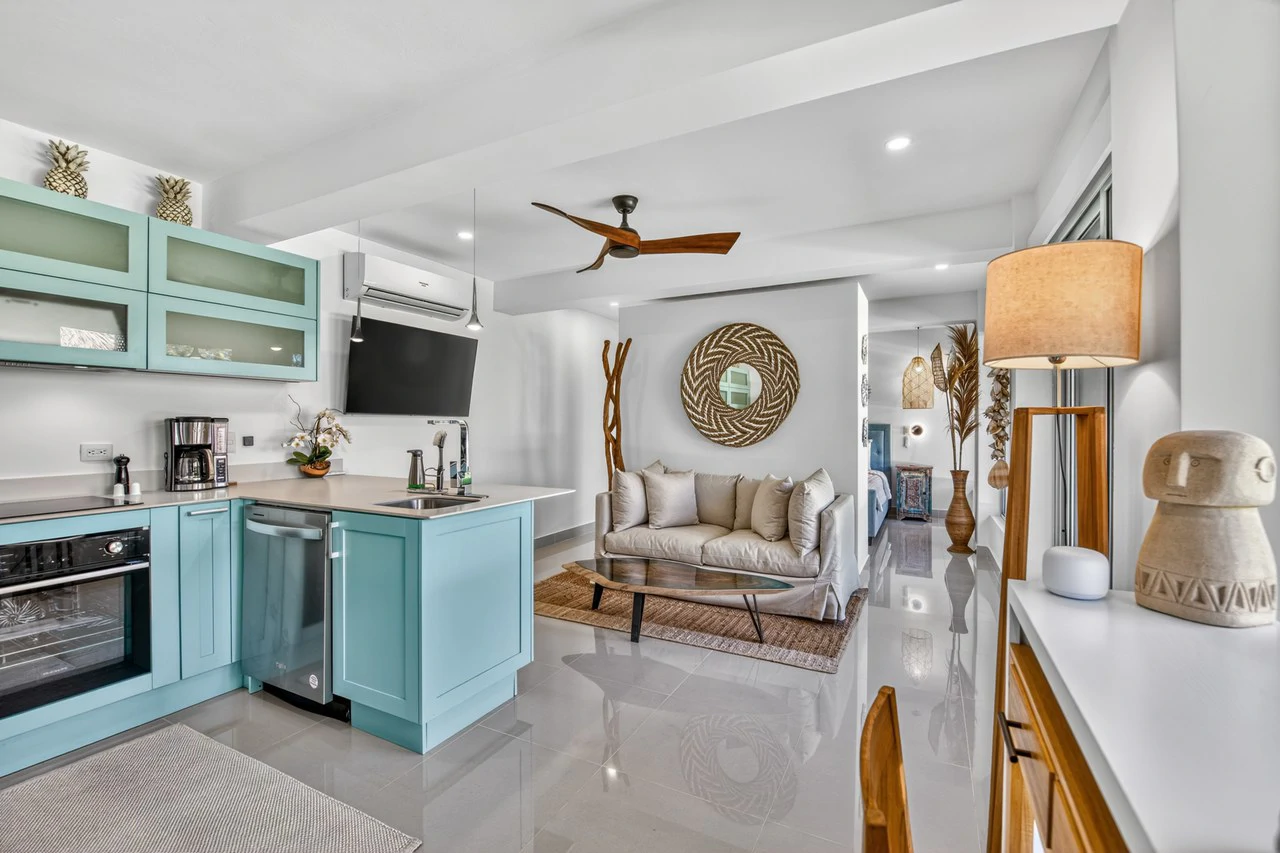 Casa Pochote: Artisan Luxury Villa Near Tamarindo | Pool, Jacuzzi & Langosta Beach Club Membership Included - Gallery image 24