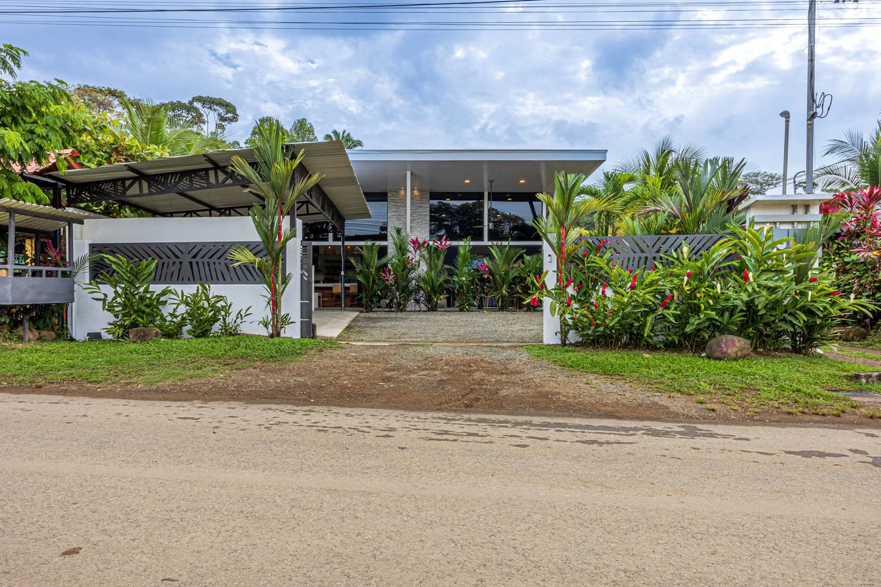 Elegant Tropical Home | 5 Minutes from Marino National Park: Near the Coast House For Sale in Bahía Ballena - Gallery image 85