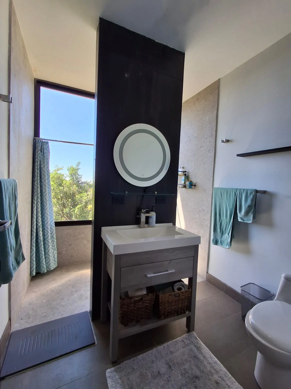 Private Paradise: Luxury home and Guest home on large private lot! - Gallery image 15