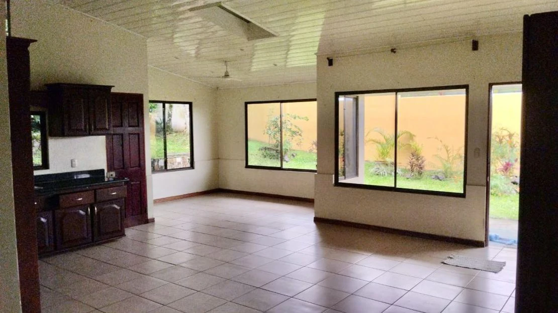 BAMBOO GARDEN - Large Country Home - Ready for Your Personal Touch! - Gallery image 13