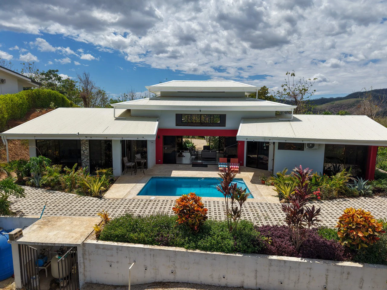 casa pacific: Exclusive Listing | Modern Ocean View Living in carrillo - photo 2