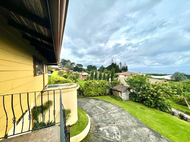 Colonial-Contemporary House with Retractable Star Roof, Guest House, and Panoramic Views - Gallery image 25