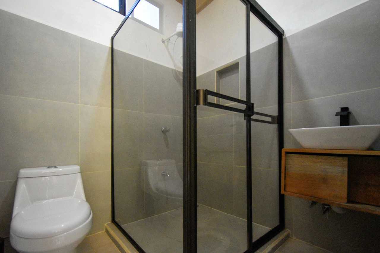 Home and Rental Apartment in Quiet Neighborhood - Gallery image 16
